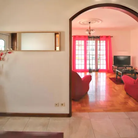Spacious House In Santa Maria Da Feira - 220 M² With View Vakantiehuis Aveiro